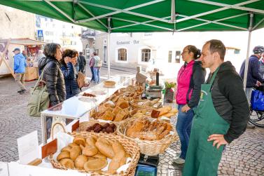 Bunter Herbstmarkt im Städtchen Glurns (8. Oktober 2022); Fotos: Sepp