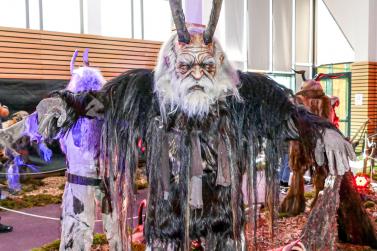 Maskenausstellung der „Pfoffagonder Tuifl“ in Kastelbell; Fotos: Sepp