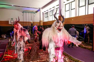 Maskenausstellung der „Pfoffagonder Tuifl“ in Kastelbell; Fotos: Sepp