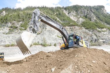 Offene Tür auf Großbaustelle im Reschenstausee; Fotos: Sepp