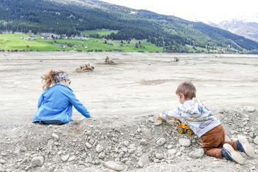 Offene Tür auf Großbaustelle im Reschenstausee; Fotos: Sepp