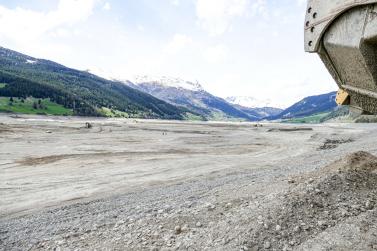 Offene Tür auf Großbaustelle im Reschenstausee; Fotos: Sepp