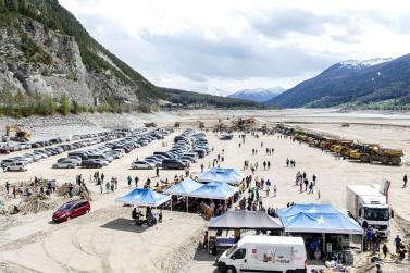 Offene Tür auf Großbaustelle im Reschenstausee; Fotos: Sepp