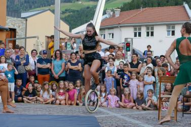 Straßenkunstfest „PradArt“ in Prad (25.07.2024); Fotos: Sepp