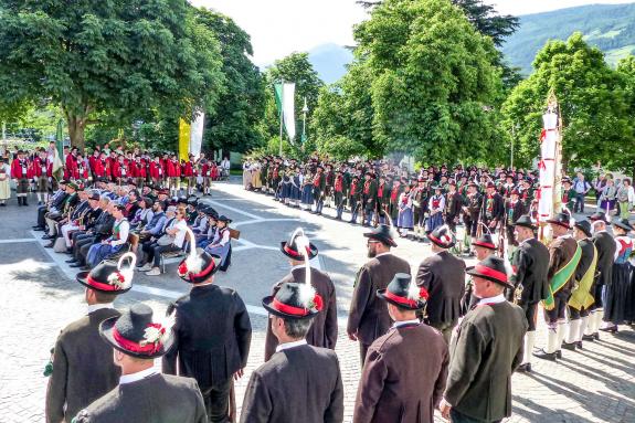 60 Jahre Wiedergründung der Schützenkompanie Schlanders und Fahnenweihe (16. Juni 2019). Fotos: Sepp