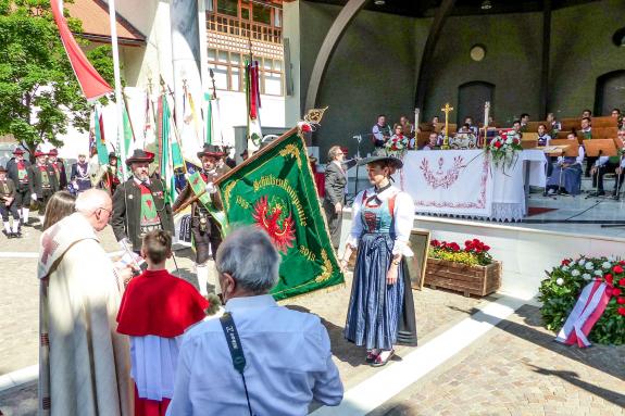 60 Jahre Wiedergründung der Schützenkompanie Schlanders und Fahnenweihe (16. Juni 2019). Fotos: Sepp