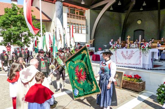 60 Jahre Wiedergründung der Schützenkompanie Schlanders und Fahnenweihe (16. Juni 2019). Fotos: Sepp