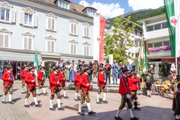 60 Jahre Wiedergründung der Schützenkompanie Schlanders und Fahnenweihe (16. Juni 2019). Fotos: Sepp