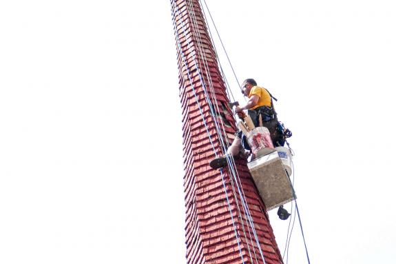 Arbeitsplatz Kirchturm Schlanders: die Aussicht passt! Fotos: Sepp 