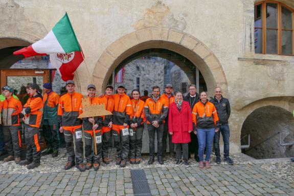 Erster Tag der Waldolympiade in Burgeis (Fürstenburg); Fotos. Sepp  