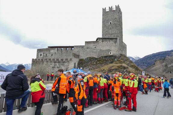 Erster Tag der Waldolympiade in Burgeis (Fürstenburg); Fotos. Sepp  