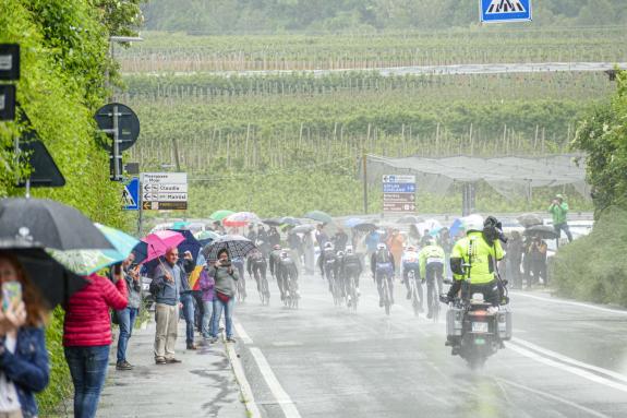 Giro-Durchfahrt in Schlanders; Fotos: Sepp