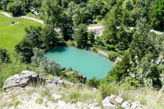 Nicht alle wissen es: Auch in Schlanders gibt es einen gar nicht unschönen Fischerteich. Foto: Sepp