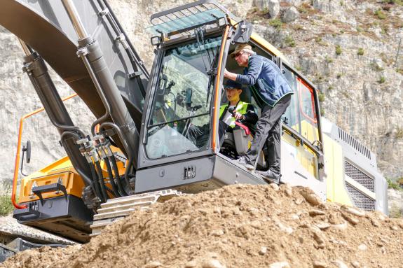 Offene Tür auf Großbaustelle im Reschenstausee; Fotos: Sepp