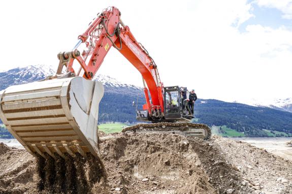 Offene Tür auf Großbaustelle im Reschenstausee; Fotos: Sepp