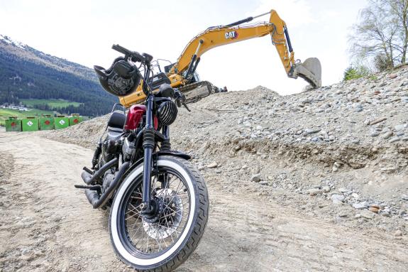 Offene Tür auf Großbaustelle im Reschenstausee; Fotos: Sepp