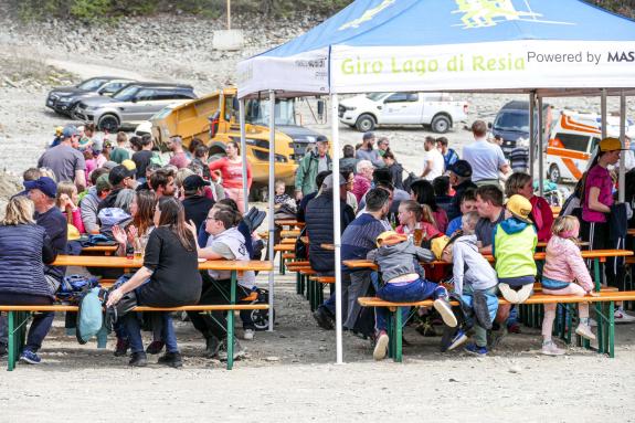 Offene Tür auf Großbaustelle im Reschenstausee; Fotos: Sepp