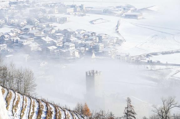 So schnell lässt sich der Turm der Fürstenburg nicht "einnebeln"; Foto: Sepp