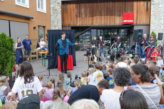 Straßenkunstfest „PradArt“ in Prad (25.07.2024); Fotos: Sepp