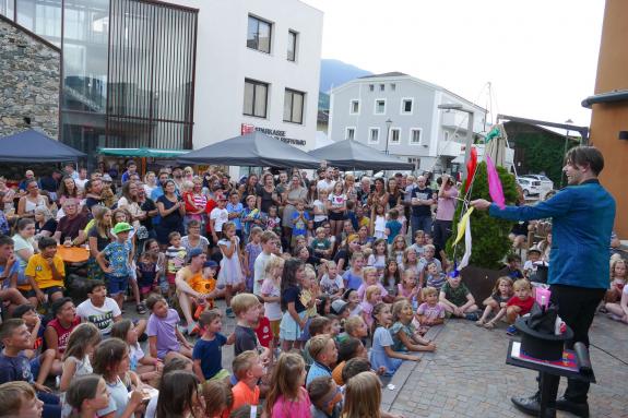 Straßenkunstfest „PradArt“ in Prad (25.07.2024); Fotos: Sepp