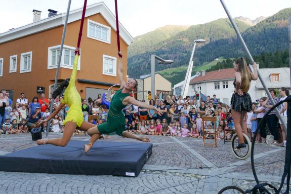 Straßenkunstfest „PradArt“ in Prad (25.07.2024); Fotos: Sepp