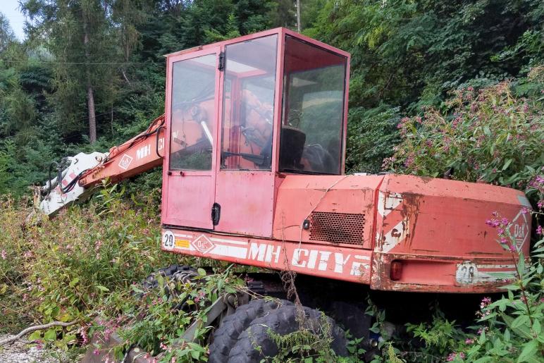 2019 wurde die Schrägbahn in Laas stillgelegt. Seither ist viel Gras darüber gewachsen; Fotos: Sepp