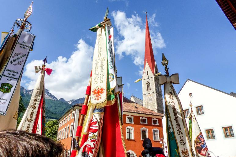 60 Jahre Wiedergründung der Schützenkompanie Schlanders und Fahnenweihe (16. Juni 2019). Fotos: Sepp