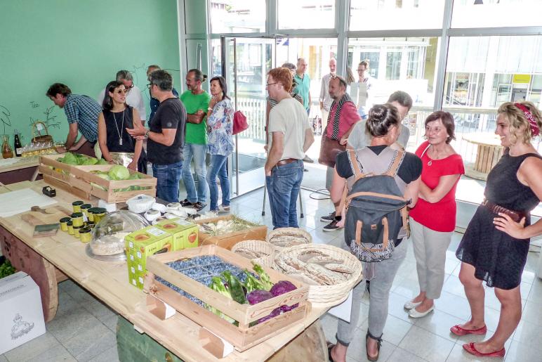 Eröffnung des Lebensmittel-Ladens „da“ (Pop-up-Store bis 31. August) in Schlanders. Fotos: Sepp