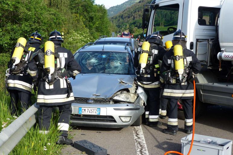 Großübung des Bezirksfeuerwehrverbandes Untervinschgau in Laas (Gefahrgutunfall auf der Laaser Geraden) und in Schlanders (Rauchentwicklung im Krankenhaus), 9. Juni 2018; Fotos: Sepp