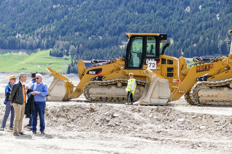 Offene Tür auf Großbaustelle im Reschenstausee; Fotos: Sepp