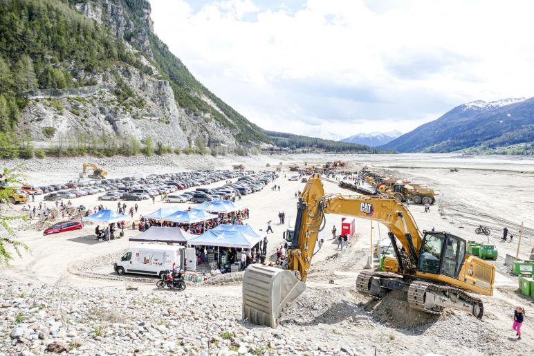 Offene Tür auf Großbaustelle im Reschenstausee; Fotos: Sepp