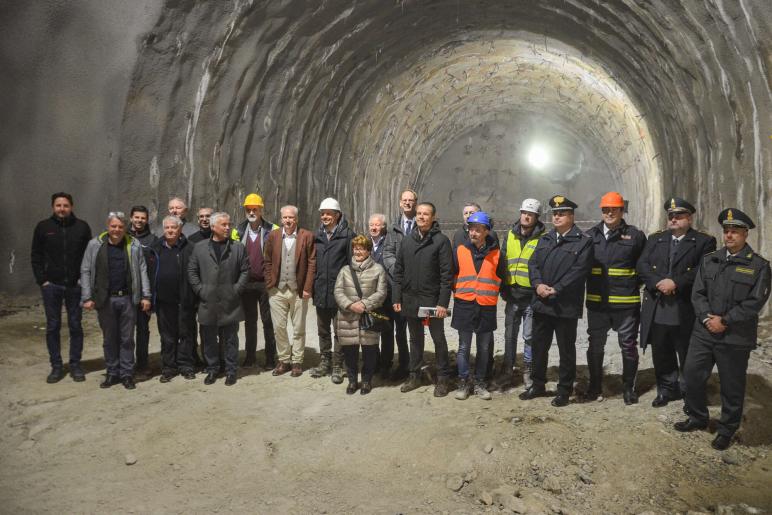 Umfahrung Kastelbell-Galsaun: Tunneldurchstich beim Westportal. Fotos: Michael